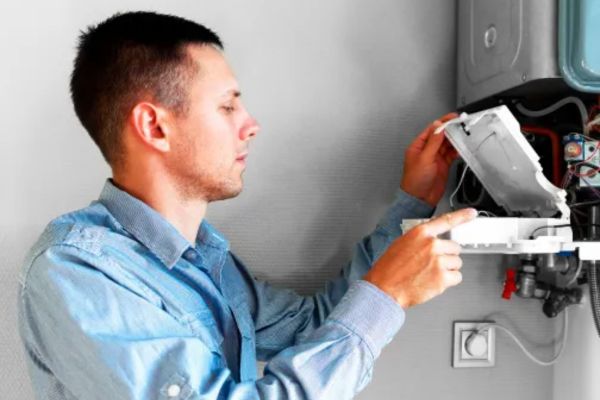 How Professional Technicians Handle Emergency Water Heater Repairs