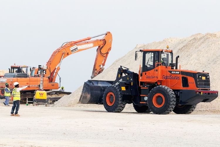 When To Hire Crane Experts In Qatar Projects